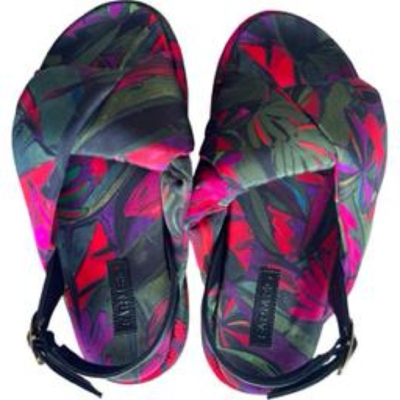 VEGAN LEATHER SANDAL
Farm Rio - Picture 4 of 12